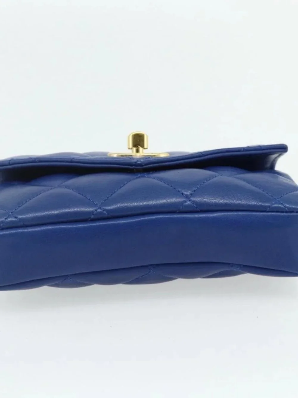 CHANEL Matelasse Pouch Lamb Skin Blue Gold CC Auth 177338